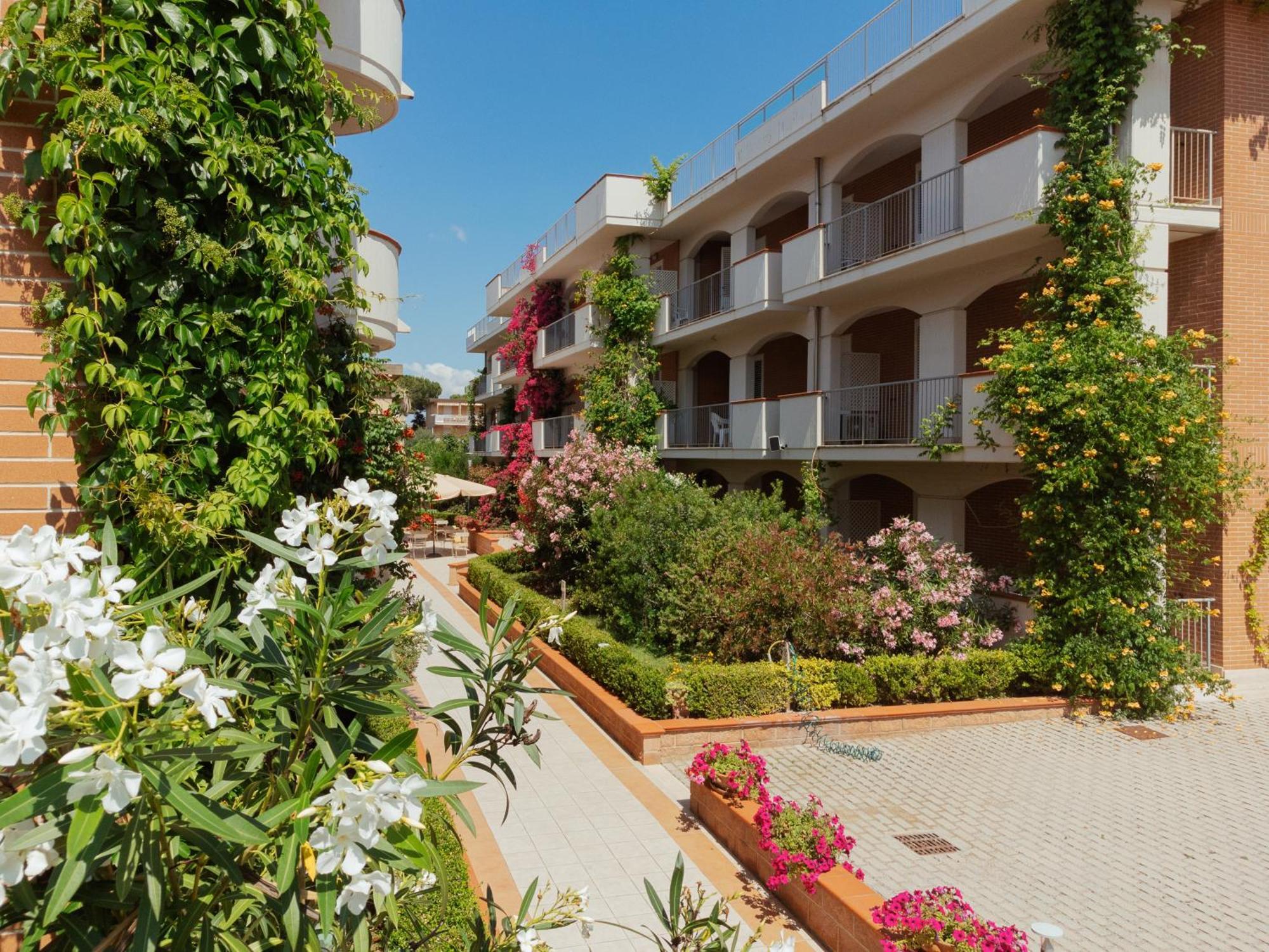 Hotel I Cinque Pini Follonica Exterior foto